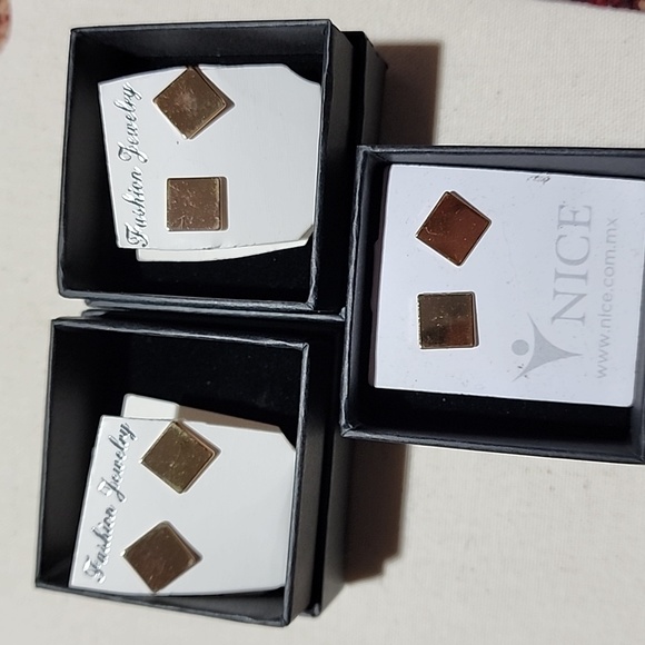 Square stud earrings - Picture 5 of 5